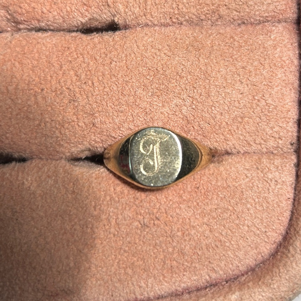 VINTAGE GOLD PLATED signet ring “T” initial ring size 6